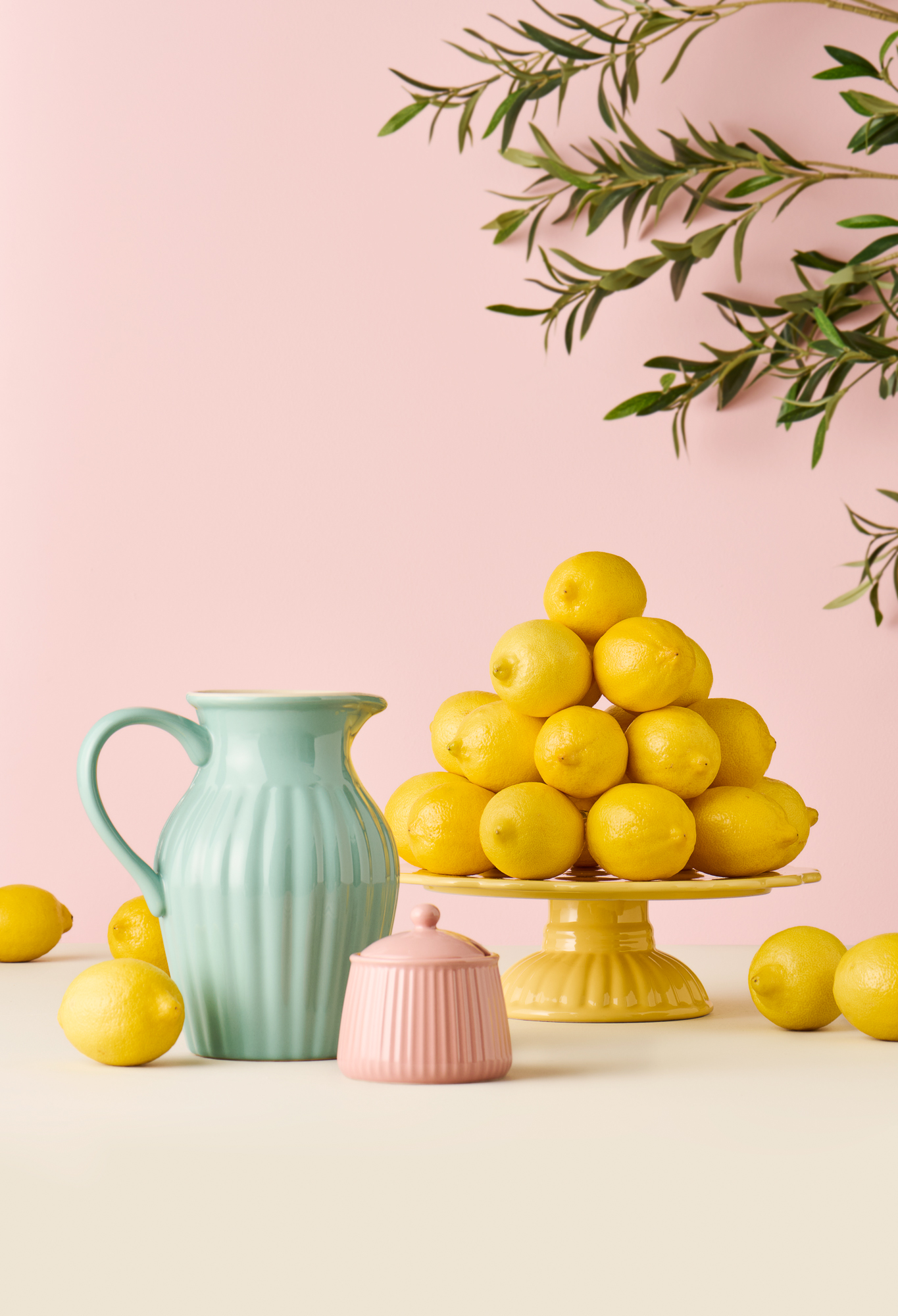 Keramikinė Mynte tortinė – lėkštė ant kojelės, šviesiai geltonos citrinų spalvos Lemonade - Image 21