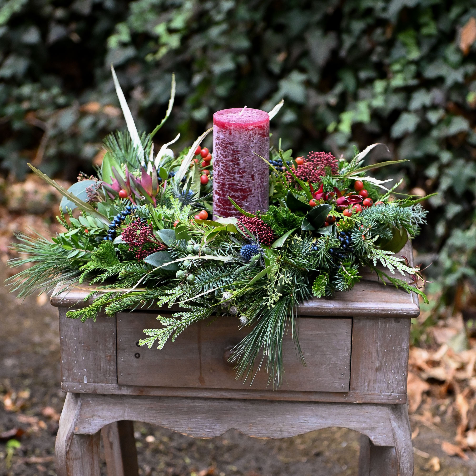 vainikas natūralus kalėdinis rankų darbo raudonas uogos kalėdinis adventinis adventas kalėdos gėlės ir manufaktūra christmas wreath mėlynas