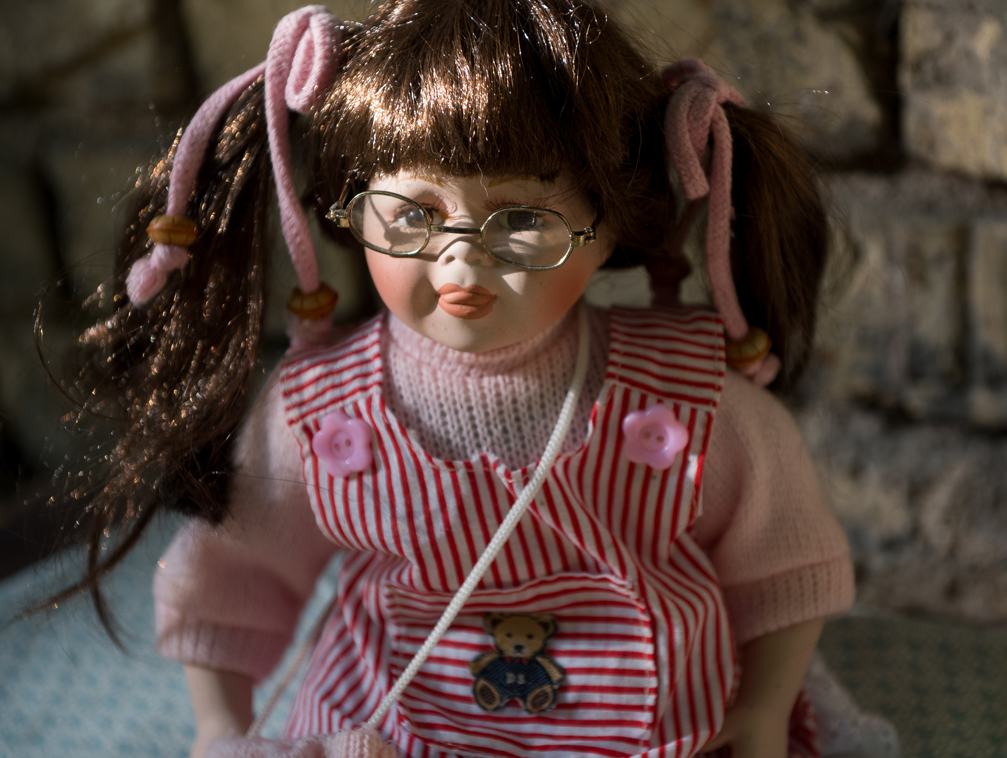 Porcelianinė lėlė tamsiais plaukais iš Adele's Puppenhaus lėlių kolekcijos, dydis 40cm - Image 13