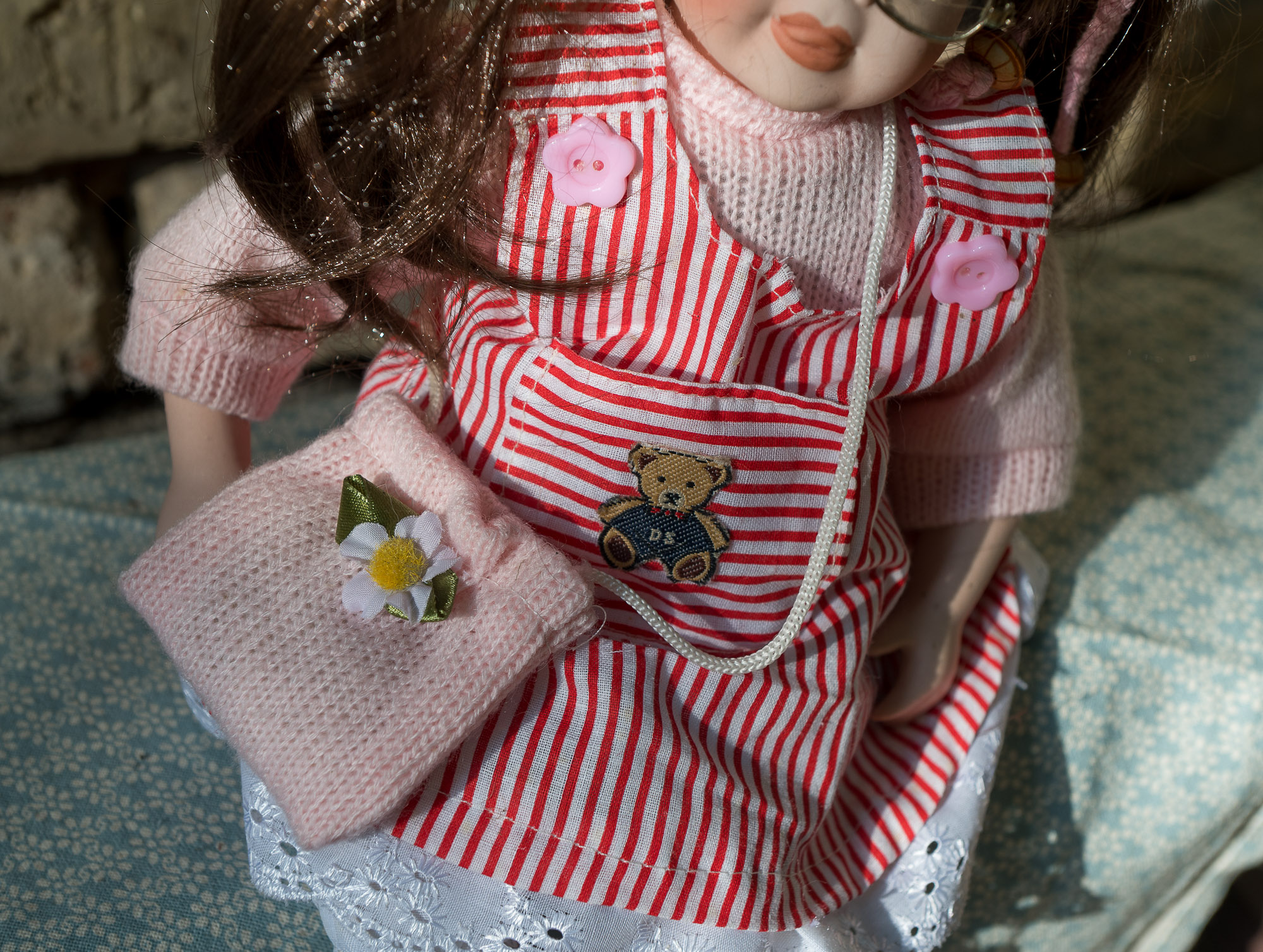 Porcelianinė lėlė tamsiais plaukais iš Adele's Puppenhaus lėlių kolekcijos, dydis 40cm - Image 12
