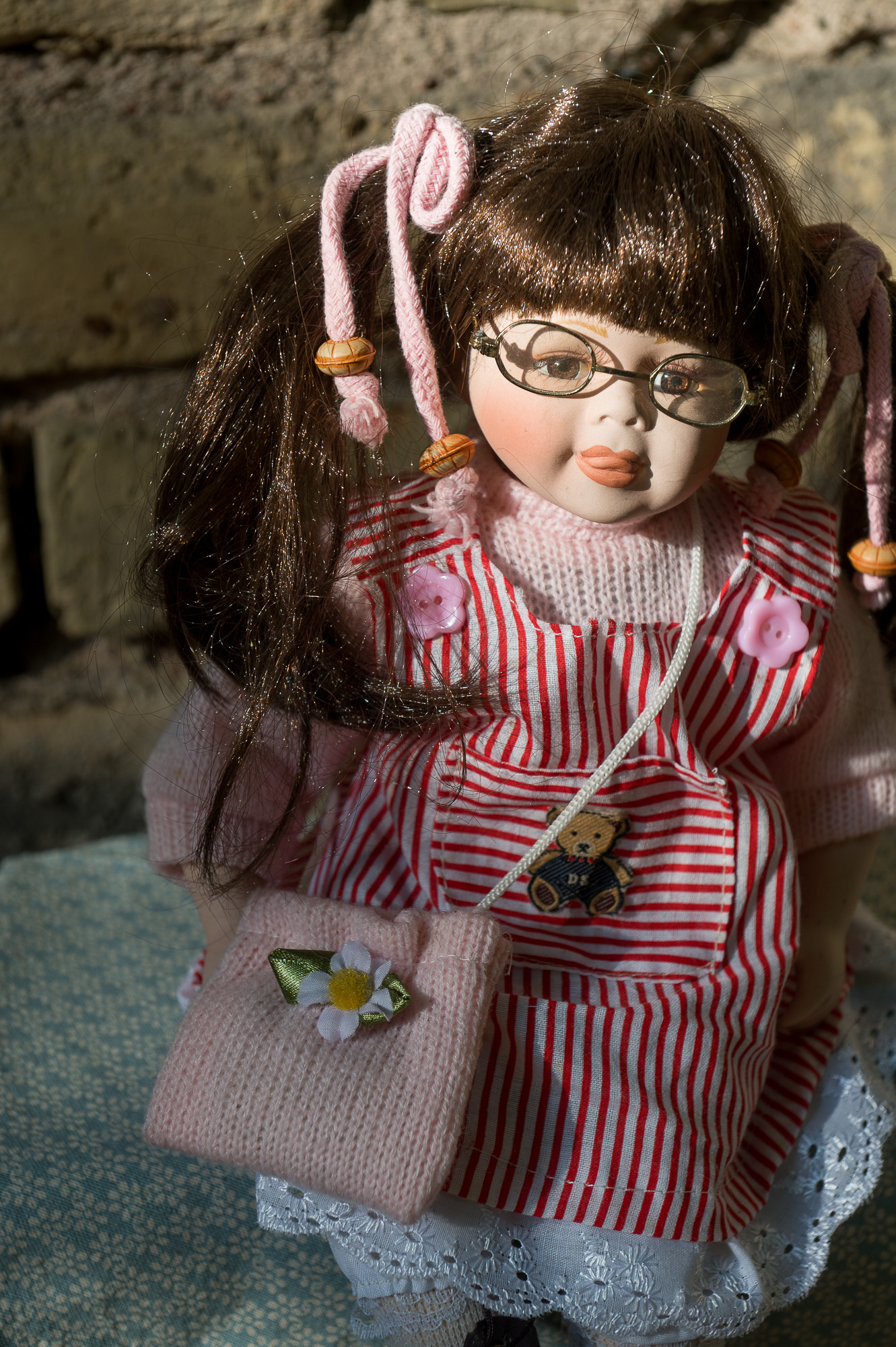 Porcelianinė lėlė tamsiais plaukais iš Adele's Puppenhaus lėlių kolekcijos, dydis 40cm - Image 4